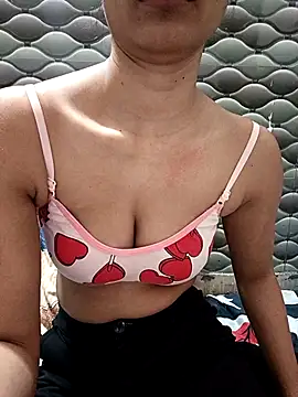 Snapshot of Rajni-Mehra chatting on February 6, 5:34 am Rajni-Mehra online show from February 6, 5:34 am