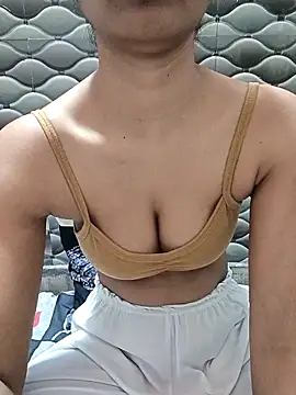 Snapshot of Rajni-Mehra chatting on February 27, 5:51 am Rajni-Mehra online show from February 27, 5:51 am