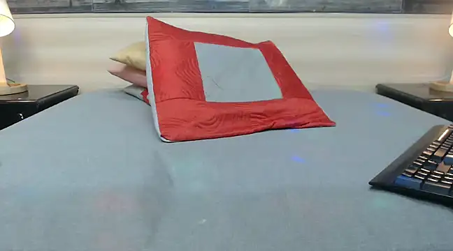 nahomibecker online show from January 18, 12:04 pm