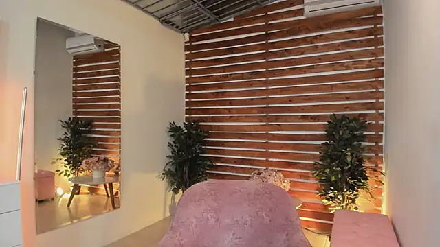 Snapshot of Sapphire_Venuss chatting on March 1, 11:37 pm Sapphire Venuss online show from March 1, 11:37 pm