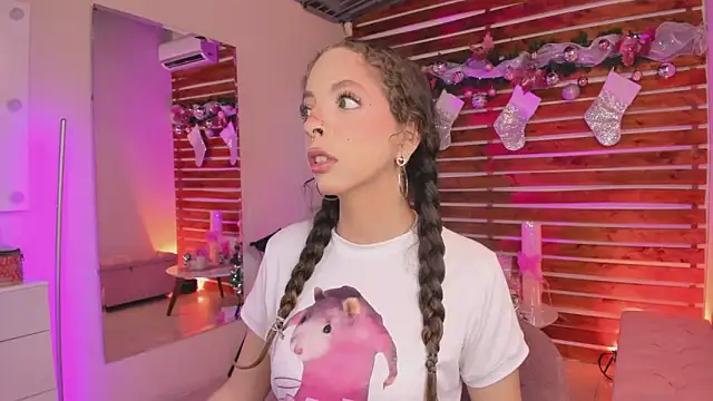 Snapshot of Sapphire_Venuss chatting on December 13, 11:54 pm Sapphire Venuss online show from December 13, 11:54 pm