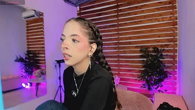 Sapphire Venuss online show from February 4, 1:22 am