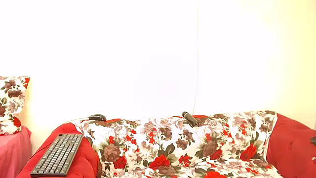 SweetHotLipsX39 online show from September 19, 1:34 pm