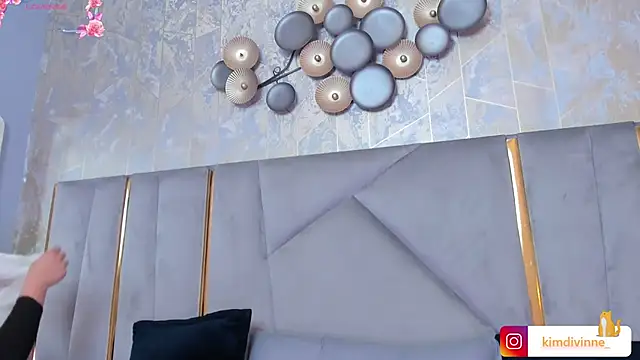 KimDevinne online show from February 20, 2:51 am