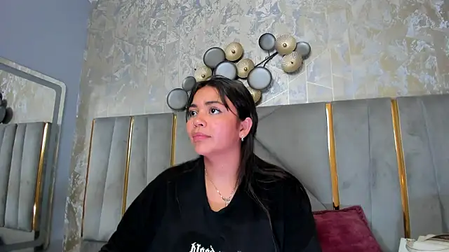 KimDevinne online show from February 8, 3:10 am