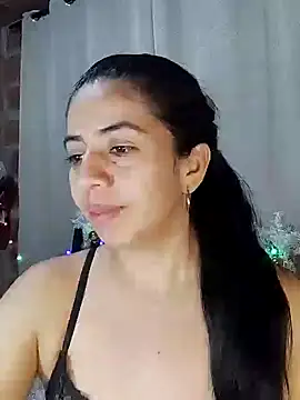 Snapshot of anngela01 chatting on December 1, 10:53 pm anngela01 online show from December 1, 10:53 pm