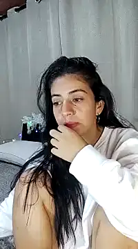 Snapshot of anngela01 chatting on December 4, 1:58 am anngela01 online show from December 4, 1:58 am