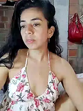 Snapshot of anngela01 chatting on December 11, 2:11 pm anngela01 online show from December 11, 2:11 pm