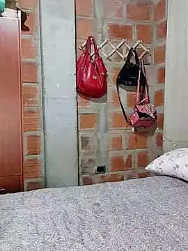 Snapshot of anngela01 chatting on December 14, 10:24 am anngela01 online show from December 14, 10:24 am