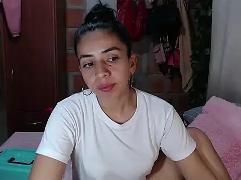 Snapshot of anngela01 chatting on January 20, 9:11 pm anngela01 online show from January 20, 9:11 pm