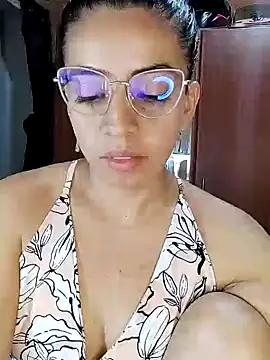 Snapshot of anngela01 chatting on January 31, 8:12 pm anngela01 online show from January 31, 8:12 pm