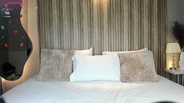 AnahinClar online show from December 5, 5:20 pm