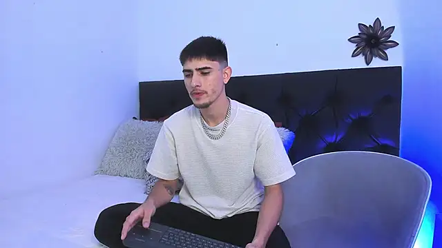 PhilipRich online show from February 15, 6:23 pm