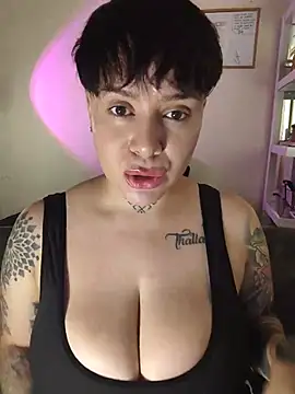 Snapshot of KatInk chatting on July 19, 6:00 pm KatInk online show from July 19, 6:00 pm