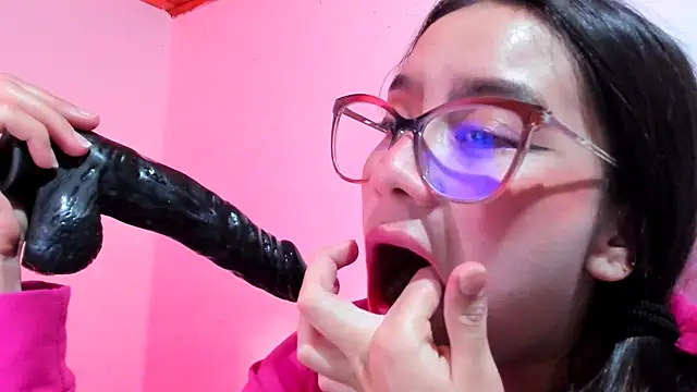 Snapshot of teffy_lee chatting on December 16, 11:28 pm teffy lee online show from December 16, 11:28 pm