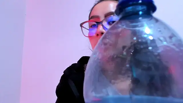 Snapshot of teffy_lee chatting on January 5, 9:03 pm teffy lee online show from January 5, 9:03 pm