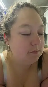 Snapshot of Chloee_ep chatting on June 12, 5:06 am Chloee ep online show from June 12, 5:06 am