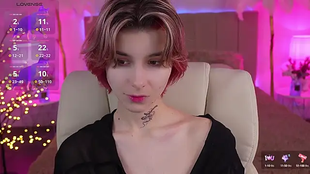 HaylaAmber online show from December 12, 8:10 pm