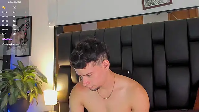 JadeSmiith  online show from December 4, 10:40 pm