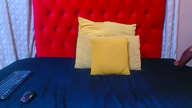 Snapshot of sexychocolatbox10 chatting on November 14, 6:12 am sexychocolatbox10 online show from November 14, 6:12 am