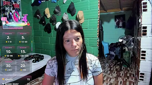 Snapshot of DanaaRey chatting on May 19, 11:22 pm DanaaRey online show from May 19, 11:22 pm