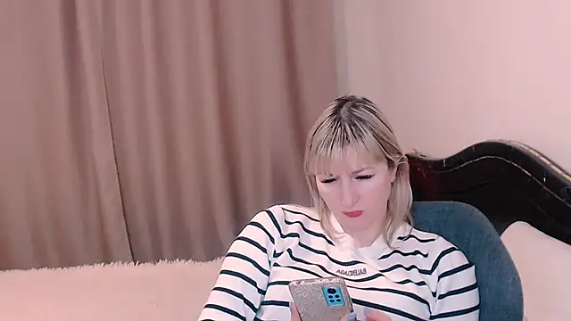 Snapshot of Incredible_Ariela chatting on February 2, 1:30 pm Incredible Ariela online show from February 2, 1:30 pm