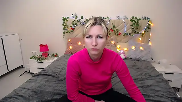 Snapshot of Incredible_Ariela chatting on February 21, 9:45 am Incredible Ariela online show from February 21, 9:45 am