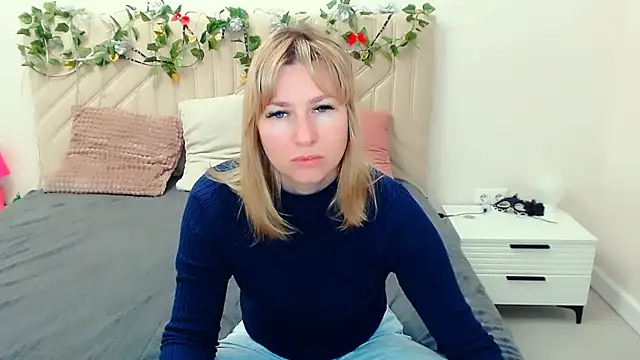 Snapshot of Incredible_Ariela chatting on May 6, 6:08 am Incredible Ariela online show from May 6, 6:08 am