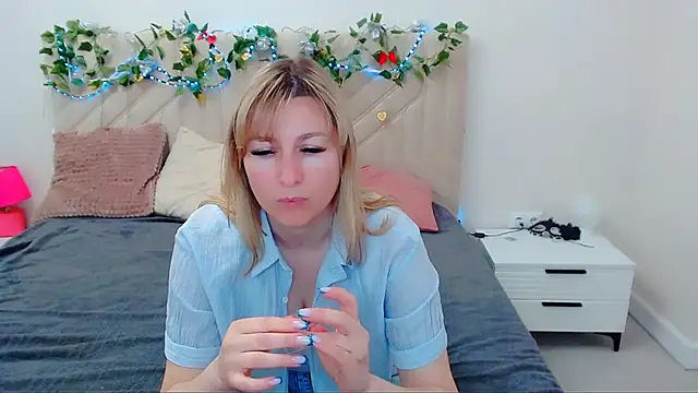 Snapshot of Incredible_Ariela chatting on May 7, 11:59 am Incredible Ariela online show from May 7, 11:59 am