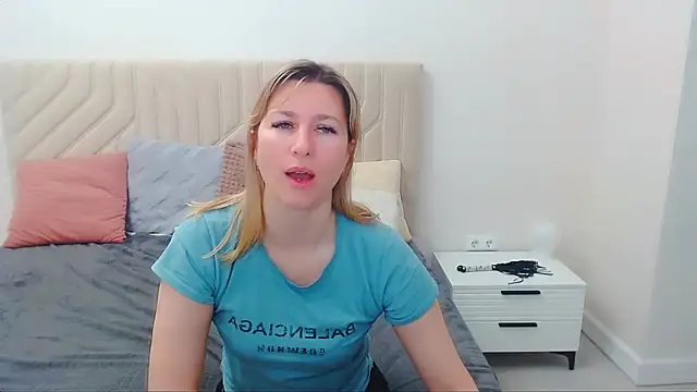 Snapshot of Incredible_Ariela chatting on May 19, 6:42 am Incredible Ariela online show from May 19, 6:42 am