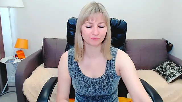 Snapshot of Incredible_Ariela chatting on June 15, 9:44 am Incredible Ariela online show from June 15, 9:44 am