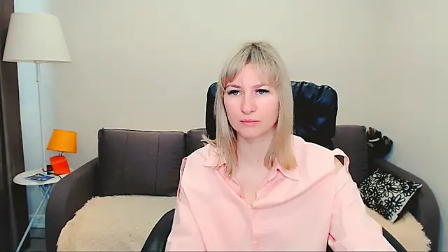 Snapshot of Incredible_Ariela chatting on June 17, 9:56 am Incredible Ariela online show from June 17, 9:56 am