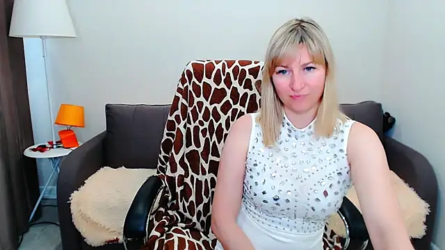 Snapshot of Incredible_Ariela chatting on June 29, 10:15 am Incredible Ariela online show from June 29, 10:15 am