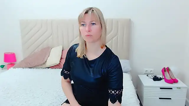 Snapshot of Incredible_Ariela chatting on July 9, 10:19 am Incredible Ariela online show from July 9, 10:19 am