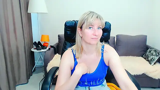 Snapshot of Incredible_Ariela chatting on July 13, 11:02 am Incredible Ariela online show from July 13, 11:02 am
