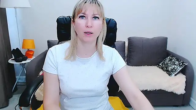 Snapshot of Incredible_Ariela chatting on July 18, 11:03 am Incredible Ariela online show from July 18, 11:03 am