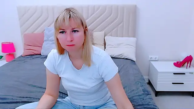 Snapshot of Incredible_Ariela chatting on July 19, 9:57 am Incredible Ariela online show from July 19, 9:57 am