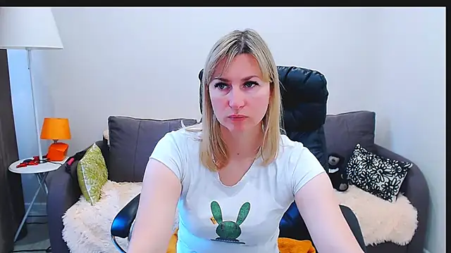 Snapshot of Incredible_Ariela chatting on July 29, 9:51 am Incredible Ariela online show from July 29, 9:51 am
