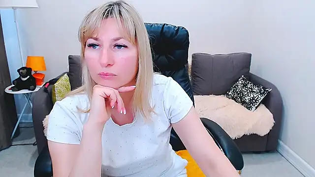 Snapshot of Incredible_Ariela chatting on August 1, 11:42 am Incredible Ariela online show from August 1, 11:42 am