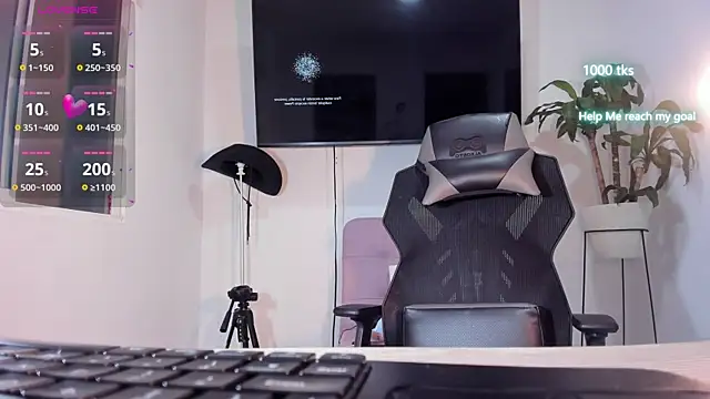 emily palmeer online show from November 6, 9:10 am