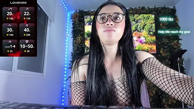 Snapshot of emily_palmeer chatting on May 30, 10:01 am emily palmeer online show from May 30, 10:01 am