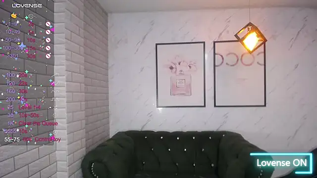 Snapshot of _Charlotte_v chatting on December 5, 3:50 pm Charlotte v online show from December 5, 3:50 pm