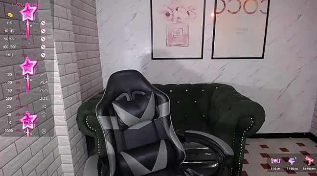 Snapshot of _Charlotte_v chatting on March 21, 5:02 pm Charlotte v online show from March 21, 5:02 pm