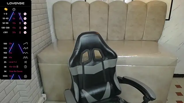 Snapshot of _Charlotte_v chatting on November 30, 4:00 pm Charlotte v online show from November 30, 4:00 pm