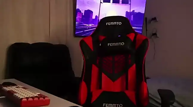 Snapshot of May_Dylan1 chatting on December 11, 1:15 am May Dylan1 online show from December 11, 1:15 am