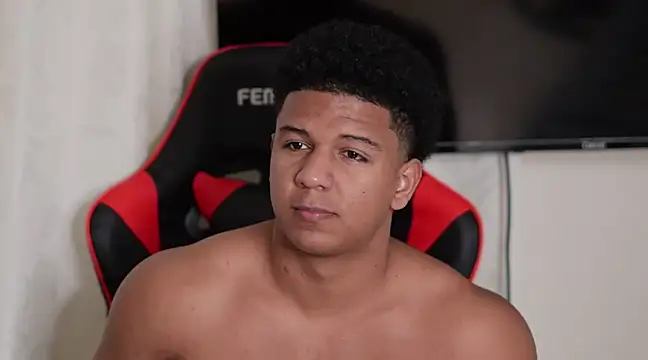 Snapshot of May_Dylan1 chatting on December 14, 2:12 am May Dylan1 online show from December 14, 2:12 am