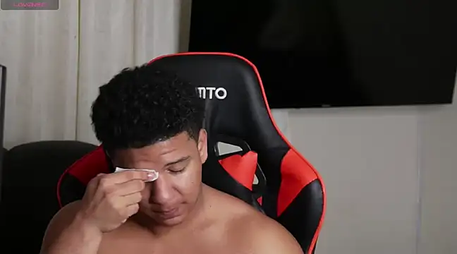 Snapshot of May_Dylan1 chatting on December 28, 8:58 pm May Dylan1 online show from December 28, 8:58 pm