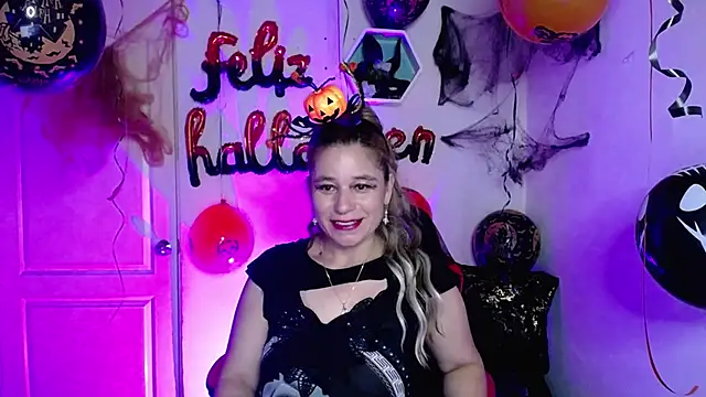 Snapshot of AuroraRojas chatting on October 21, 2:34 am AuroraRojas online show from October 21, 2:34 am
