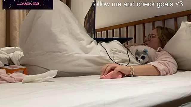 JacyWinslat online show from December 18, 2:45 pm