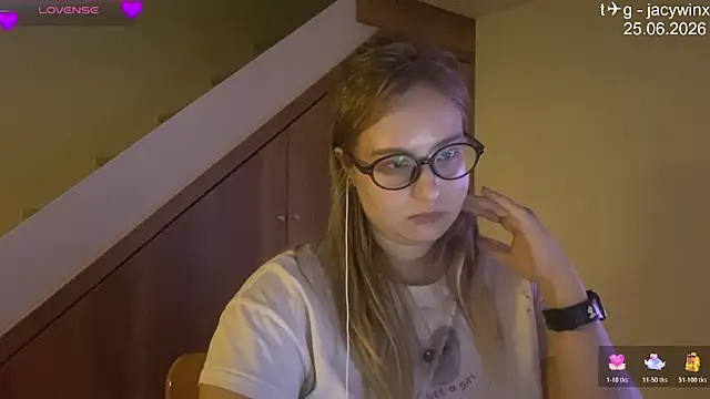 Snapshot of JacyWinslat chatting on June 25, 1:04 pm JacyWinslat online show from June 25, 1:04 pm